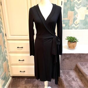 Banana Republic black wrap dress size XS
Great Condition!